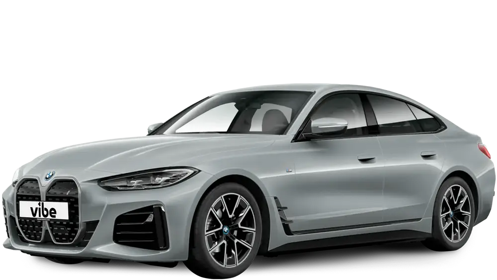 Grauer BMW i4 35 mit vibe Kennzeichen vor transparentem Hintergrund.