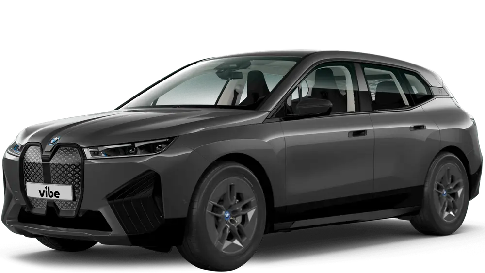 Grauer BMW iX Sub80 mit vibe Kennzeichen, freigestellt vor transparentem Hintergrund.