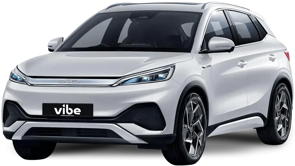 Weißer BYD Atto 3 mit vibe Kennzeichen, freigestellt vor transparentem Hintergrund.