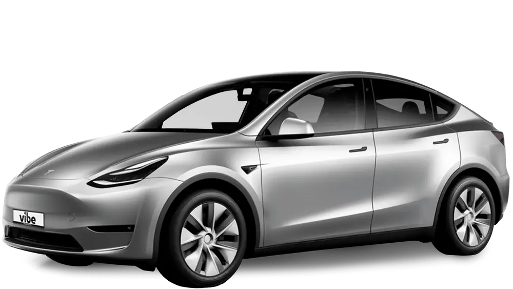 Weißer Tesla Model Y Silber mit vibe Kennzeichen, freigestellt vor transparentem Hintergrund.