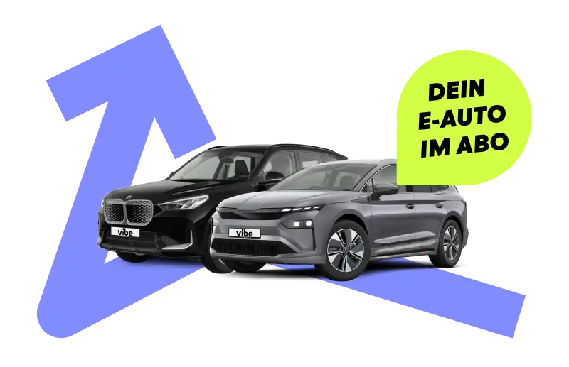 Zwei vibe E-Autos vor transparentem Hintergrund, kombiniert mit einem großen violetten Pfeil und einer grünen Sprechblase mit dem Text „Dein E-Auto im Abo“